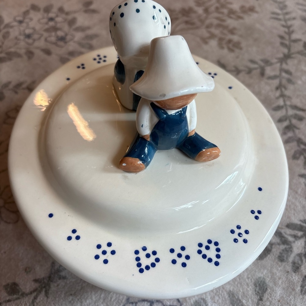 Amish Casserole Covered Dish 9.25” L X 8” W  Blue Hearts Bonnet